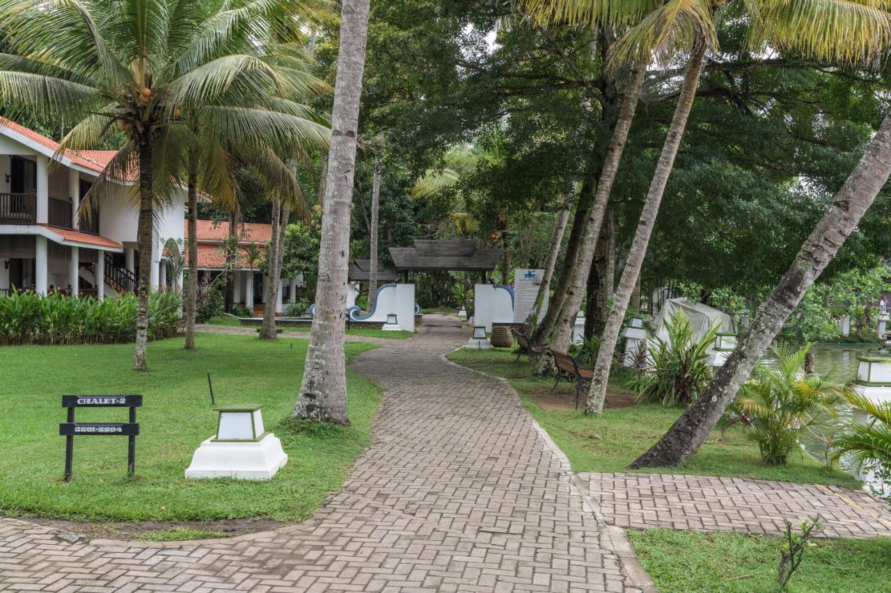 Club Mahindra Ashtamudi Hotel Nīndakara Екстериор снимка