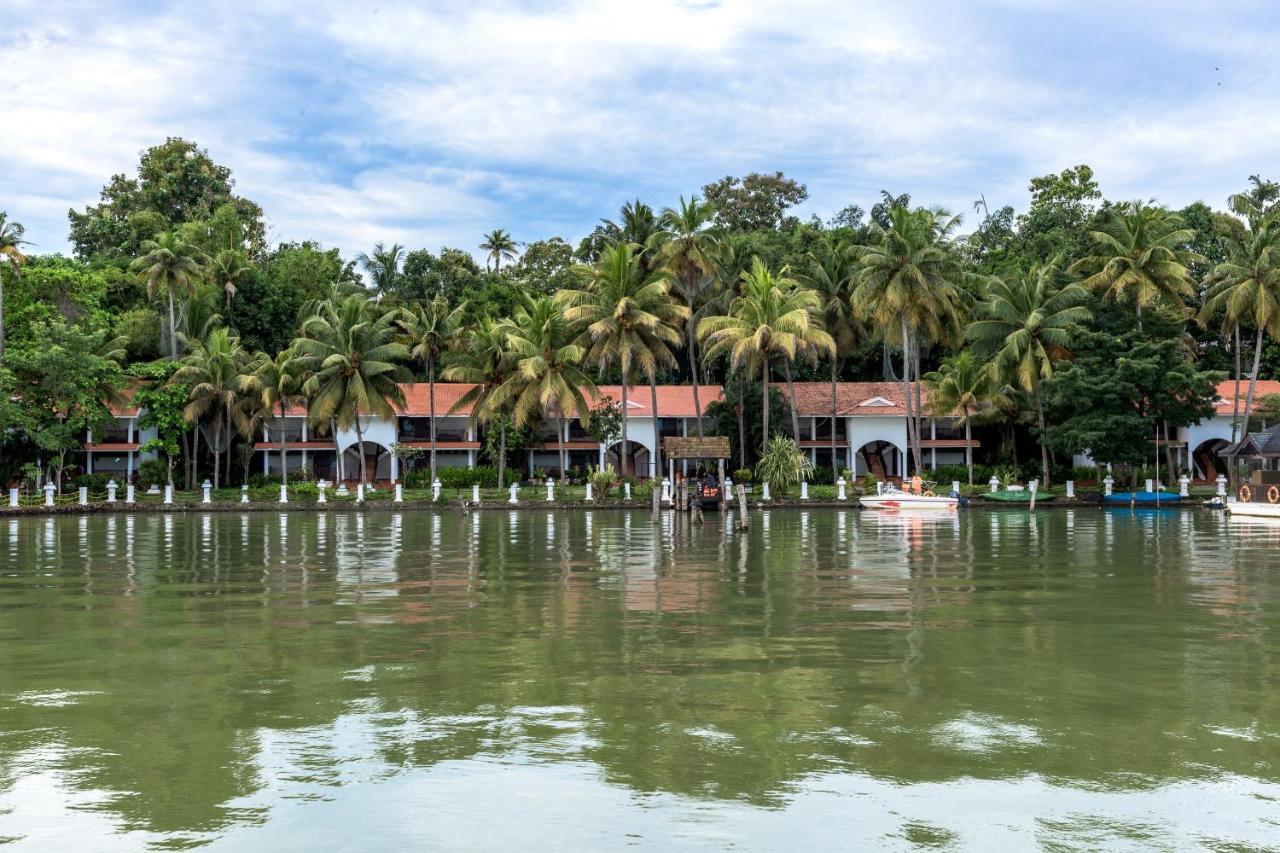 Club Mahindra Ashtamudi Hotel Nīndakara Екстериор снимка