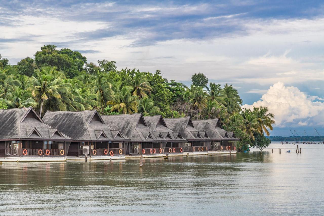 Club Mahindra Ashtamudi Hotel Nīndakara Екстериор снимка