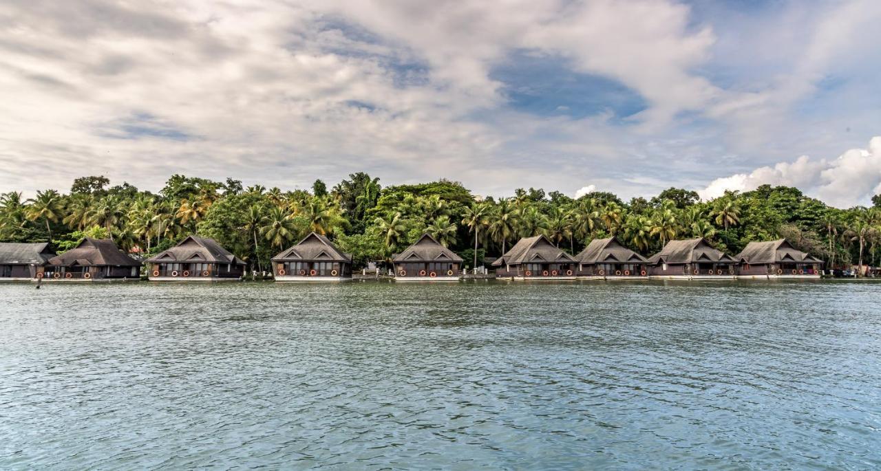Club Mahindra Ashtamudi Hotel Nīndakara Екстериор снимка