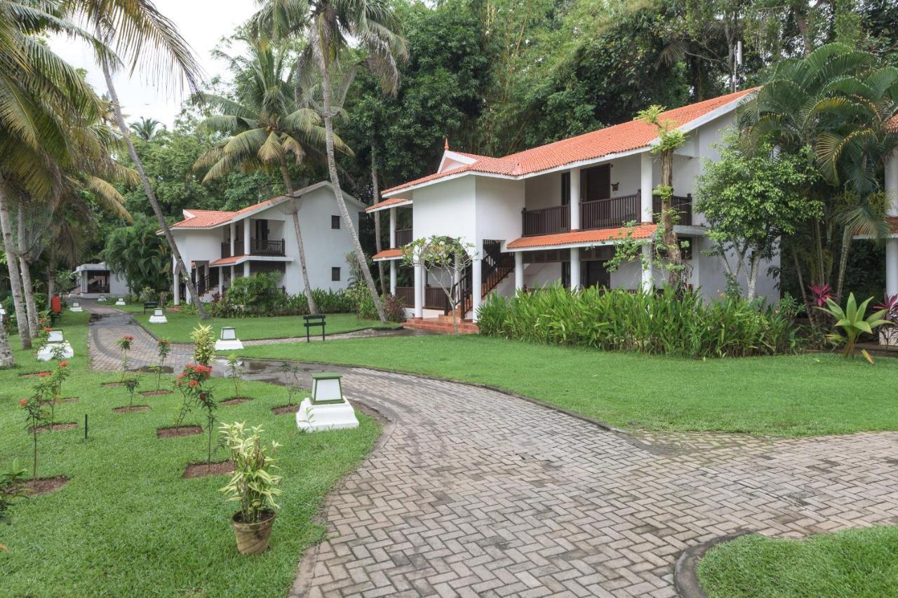 Club Mahindra Ashtamudi Hotel Nīndakara Екстериор снимка
