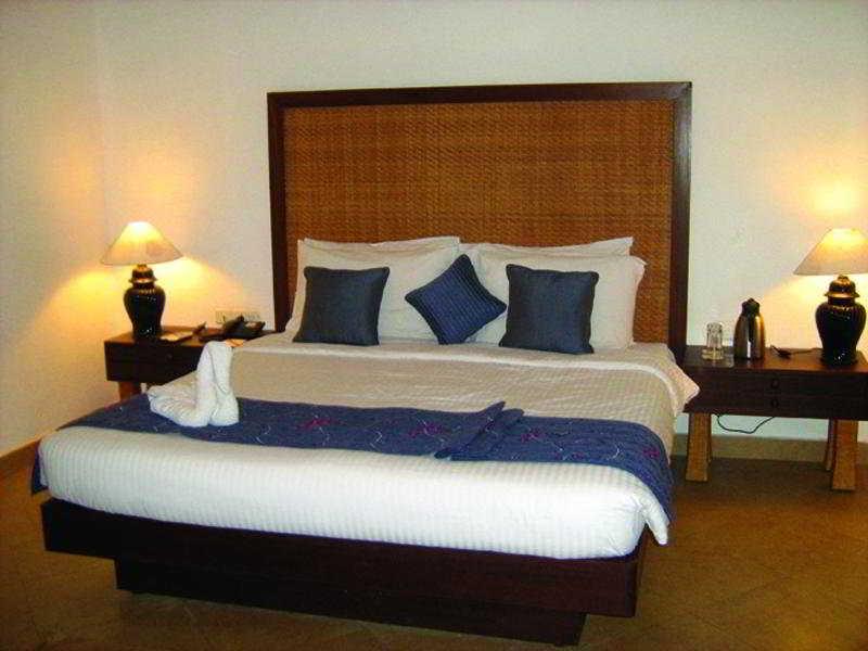Club Mahindra Ashtamudi Hotel Nīndakara Екстериор снимка