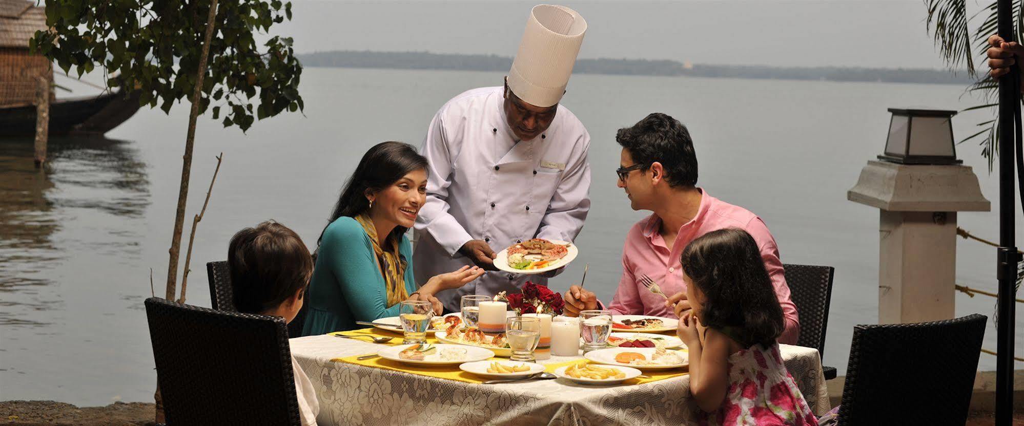 Club Mahindra Ashtamudi Hotel Nīndakara Екстериор снимка