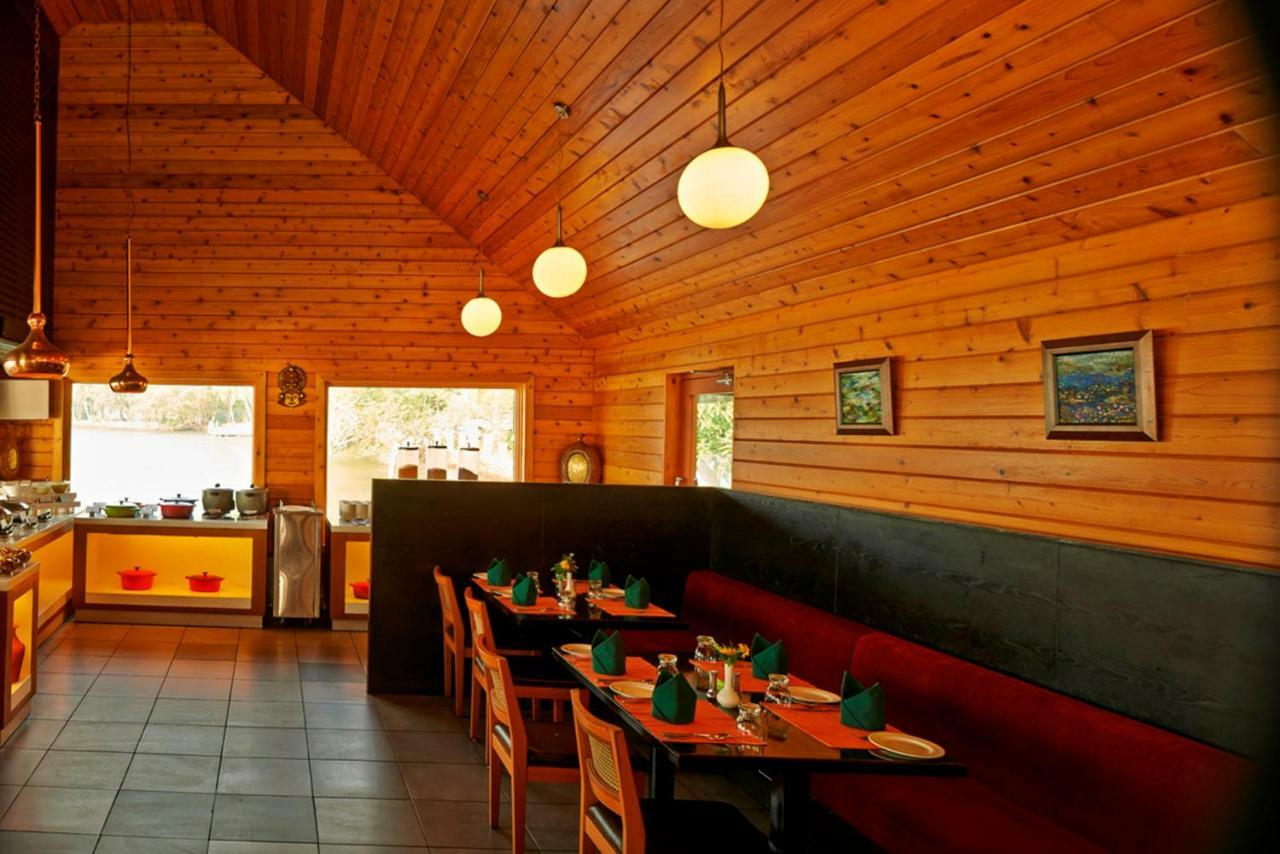 Club Mahindra Ashtamudi Hotel Nīndakara Екстериор снимка